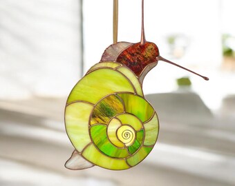 Snail stained glass window hangings / House warming gifts new home / Custom stained glass suncatcher / Farmhouse decor / Garden snail