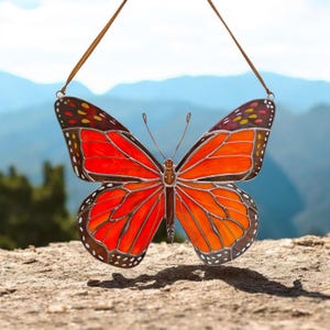 Stained glass monarch butterfly sun catcher for farmhouse decor / Gifts for her / Butterfly wall art gifts for mom / Stained glass yard art