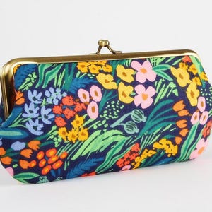 Frame purse with two sections - Lea canvas in blue - Wowlet / Kisslock fabric wallet / Cotton and Steel / Rifle Paper Co / Meadow flowers