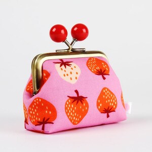 Metal frame coin purse with color bobbles Strawberry in daisy Color mum / Kim Kight / Kiss lock fabric wallet / red pink image 2
