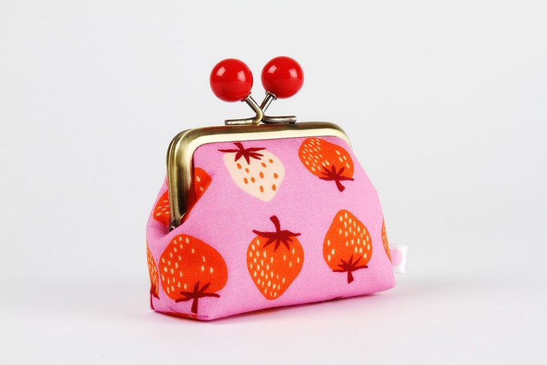 Metal frame coin purse with color bobbles Strawberry in daisy Color mum / Kim Kight / Kiss lock fabric wallet / red pink image 2