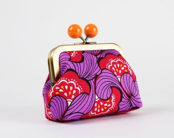 Metal frame coin purse with color bobble - Japanese flowers in purple and pink - Color dad / Japanese fabric / Kisslock wallet
