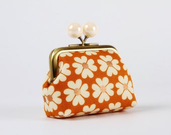 Metal frame coin purse with color bobbles - Heart flowers in caramel - Color mum / Kiss lock fabric wallet / Jen Hewett