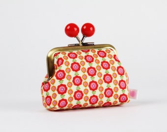 Metal frame coin purse with color bobbles - Chibi flowers in red - Color mum / Kisslock fabric wallet / Japanese fabric