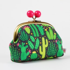 Metal frame coin purse with color bobbles - Cacti in green and pink - Color smile / Kiss lock fabric wallet