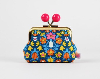 Metal frame coin purse with color bobbles - Graphic flowers in teal - Color mum / Kisslock change pouch / pink yellow white flowers