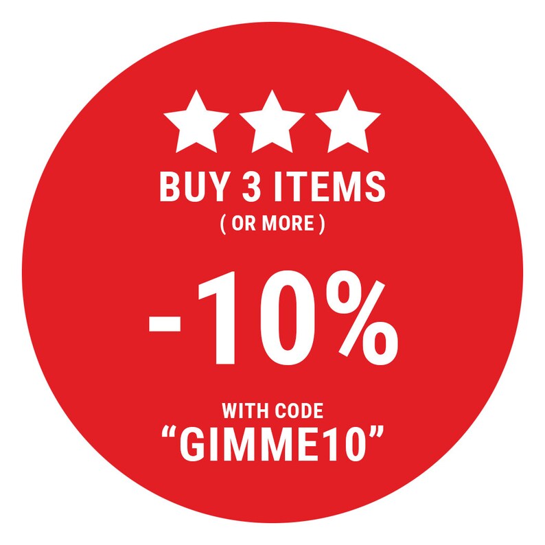 Op de afbeelding: Rode cirkel met witte tekst en sterren. Koop 3 artikelen of meer en krijg 10% korting met code "GIMME10".