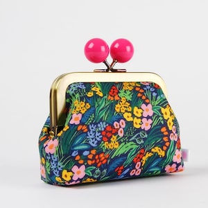 Metal frame coin purse with color bobble - Lea in blue - Color dad / Rifle Paper fabric / kiss lock fabric wallet / pink flowers
