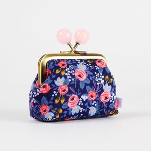 Metal frame coin purse with color bobbles - Rosa navy - Color mum / japanese fabric / Rifle Paper / Kisslock fabric wallet / Pink blue roses