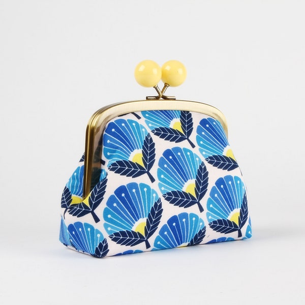 Metal frame clutch bag - Blooming daisy in downpour - Color bobble purse / Kisslock fabric purse / Loes Van Oosten / blue yellow