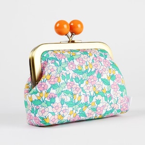Metal frame coin purse with color bobble - Piccadilly poppy in light pink - Color dad / Liberty fabrics / Kisslock wallet / green purple