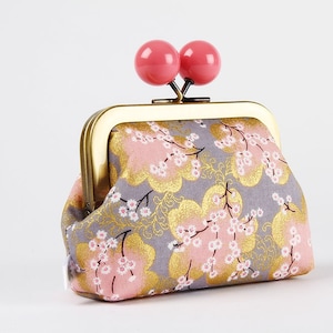 Metal frame coin purse with color bobble - Cherry blossom in pink - Color dad / Traditionnal japanese fabric / kisslock fabric wallet