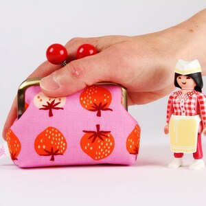 Metal frame coin purse with color bobbles Strawberry in daisy Color mum / Kim Kight / Kiss lock fabric wallet / red pink image 7