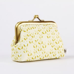 Small metal frame change purse - Panda bebe in lime green - Big aunty / Japanese fabric / Kisslock fabric wallet
