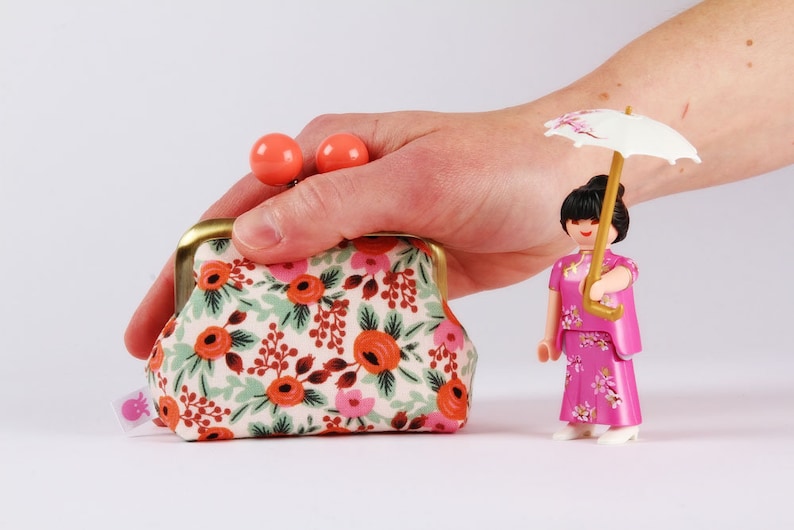 Color mum japanese fabric Cotton and Steel Kisslock change pouch Metal frame coin purse with color bobbles Rosa blush