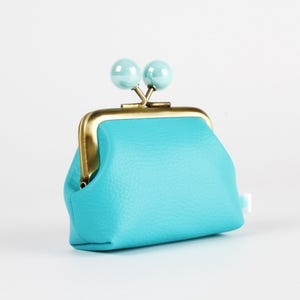 Metal frame coin purse with color bobbles - Bright turquoise - Color mum in textured faux leather / Kisslock wallet