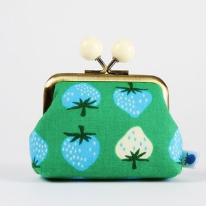 Metal frame coin purse with color bobbles - Strawberry in broccolini - Color mum / Kim Kight / Kiss lock fabric wallet / green blue white