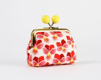 Metal frame coin purse with color bobbles - Pansy in ruby red - Color mum / Loes van Oosten / Kiss lock fabric wallet / yellow red flowers