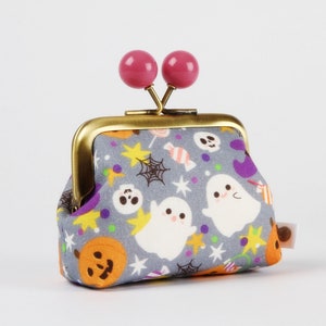Metal frame coin purse with color bobbles - Ghosties in gray - Color mum / Kiss lock fabric wallet / Halloween purse