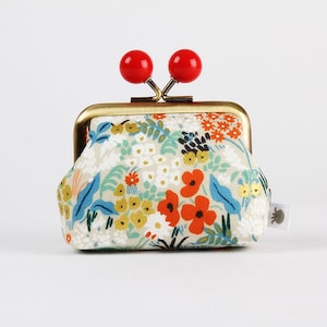 Metal frame coin purse with color bobbles - Meadow flax multi - Color mum / Kisslock wallet / Rifle Paper fabric / Red blue white flowers
