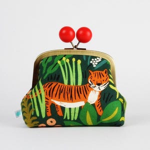 Metal frame clutch bag - Jungle canvas in green - Color wooden bobble purse /  Kisslock cosmetic case / Clasp fabric pouch / Tiger