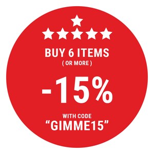 Op de afbeelding: Rode cirkel met witte tekst die zegt "KOOP 6 ARTIKELEN (OF MEER) -15% MET CODE "GIMME15"". Er zijn vijf witte sterren boven de tekst.
