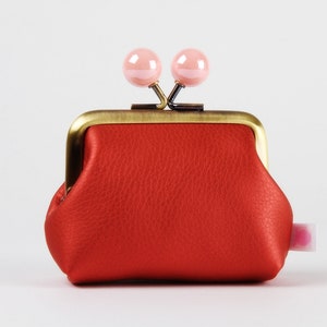 Metal frame coin purse with color bobbles - Pearly sweet red - Color mum in textured faux leather / Kisslock wallet
