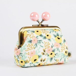 Metal frame coin purse with color bobbles - Rosa cream - Color mum / Rifle Paper / Kisslock fabric wallet / pink yellow sage green