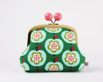 Metal frame clutch bag - Retro apples in green - Color bobble purse /  Kisslock cosmetic case / Japanese fabric wallet