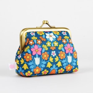 Small metal frame change purse - Graphic flowers in teal - Big aunty / Liberty fabric / Kisslock fabric wallet
