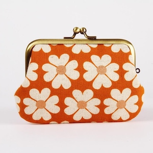 Metal frame purse with two sections - Heart flowers canvas in caramel - Little siamese / Kisslock fabric wallet / Jen Hewett