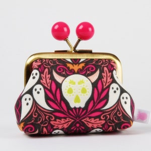 Metal frame coin purse with color bobbles - Ghosts and ghoulies in pink - Color mum / Kiss lock fabric wallet / Halloween purse