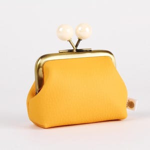 Metal frame coin purse with color bobbles - Sunflower yellow - Color mum in textured faux leather / Kisslock wallet