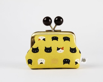 Metal frame coin purse with color bobbles - Neko cats in yellow - Color mum / Japanese fabric / Kisslock fabric wallet / metallic gold