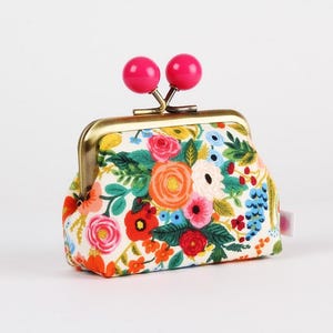 Metal frame coin purse with color bobbles - Petite garden party in cream - Color mum / Rifle paper / Kisslock fabric wallet / pink flowers