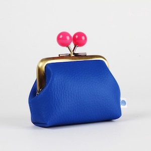 Metal frame coin purse with color bobbles - Cobalt blue - Color mum in textured faux leather / Kisslock wallet