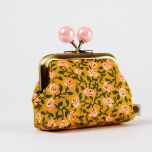 Metal frame coin purse with color bobbles - Brambling rose in cactus - Color mum / Kiss lock fabric wallet