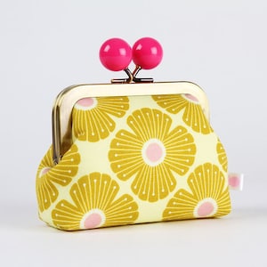 Metal frame coin purse with color bobble - Blossom in wildflowers - Color dad / Loes Van Oosten / Kisslock fabric wallet / yellow pink