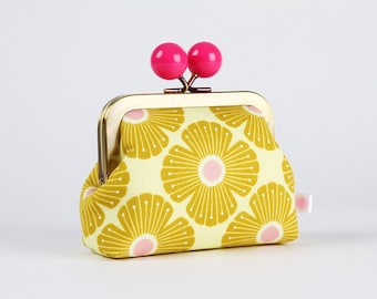Metal frame coin purse with color bobble - Blossom in wildflowers - Color dad / Loes Van Oosten / Kisslock fabric wallet / yellow pink
