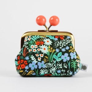 Metal frame coin purse with color bobbles - Meadow green - Color mum / Rifle Paper / Kisslock fabric wallet / blue red white flowers
