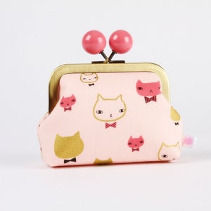 Metal frame coin purse with color bobble - Cute cats in pink and gold - Color dad / Japanese fabric / Kisslock wallet / Bowtie cat pattern