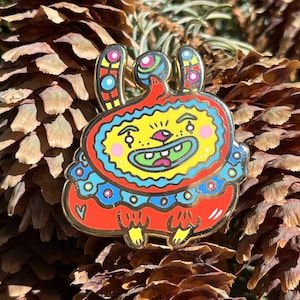 Spilla smaltata coniglietto clown del circo - rossa