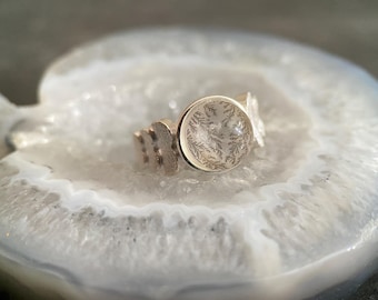 Pyrolusiet in kwartszilver verstelbare ring, bolvorm sterlingzilveren ring met ingesloten kwartskristallen, stenen ring, edelsteenring