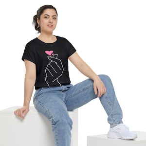 Korean Finger Heart T-Shirt, Women&#39;s K-Drama Shirt, Korean Drama Shirts, K-Drama Lover Shirt, Cute Korean Heart Tee, Korean Lover Gift Shirt