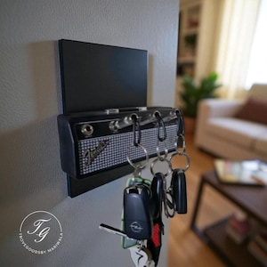 Guitar Amp Key Holder, Wall-Mounted Music Amp Key Rack with 4 Audio Jack Keychains, Handmade Musician Gift, Entryway Decor for Guitar Lovers