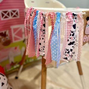 Big Dot Of Happiness Farm Animals 1st Birthday Banner: 'I Am One' High Chair Decoration With Scalloped Circles & Satin Ribbon - View #2