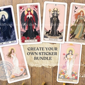 Puede incluir: Un conjunto de cartas estilo tarot con ilustraciones de figuras mitológicas, como Nyx, Lilith, Hécate, The Morrigan, Afrodita y Perséfone. También se puede ver el texto "CREATE YOUR OWN STICKER BUNDLE".
