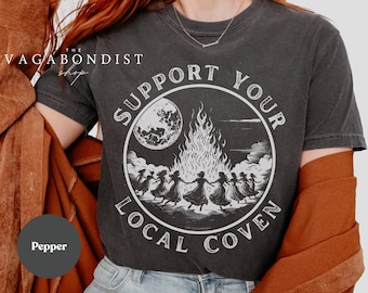 Unterstützen Sie Ihr lokales Zirkel-T-Shirt | Hexen Geschenk | Komfort Farben Spooky Season Tee