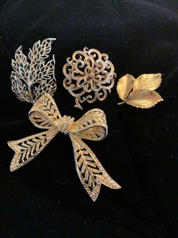 Assortment of gold tone brooches