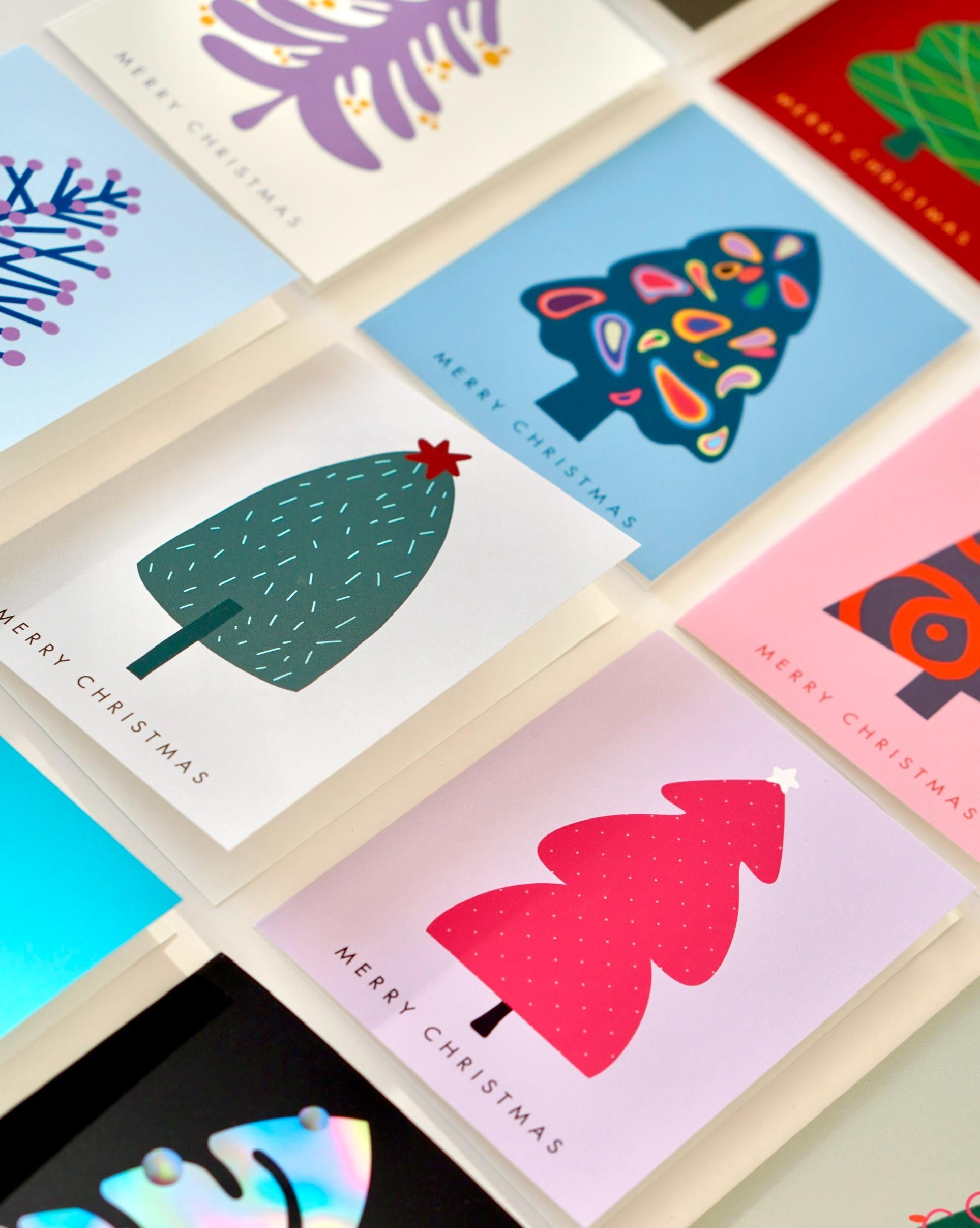 Regal Publishing - C85527 - Carte De Noel Moderne From All Of Us - 22,9